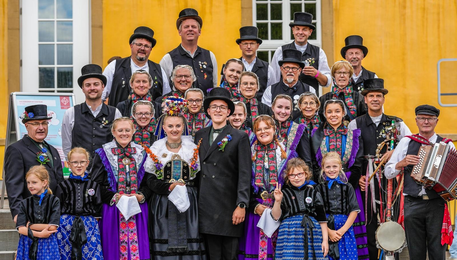  Trachtengruppe Klein Meckelsen beim 38. Tag der Niedersachsen